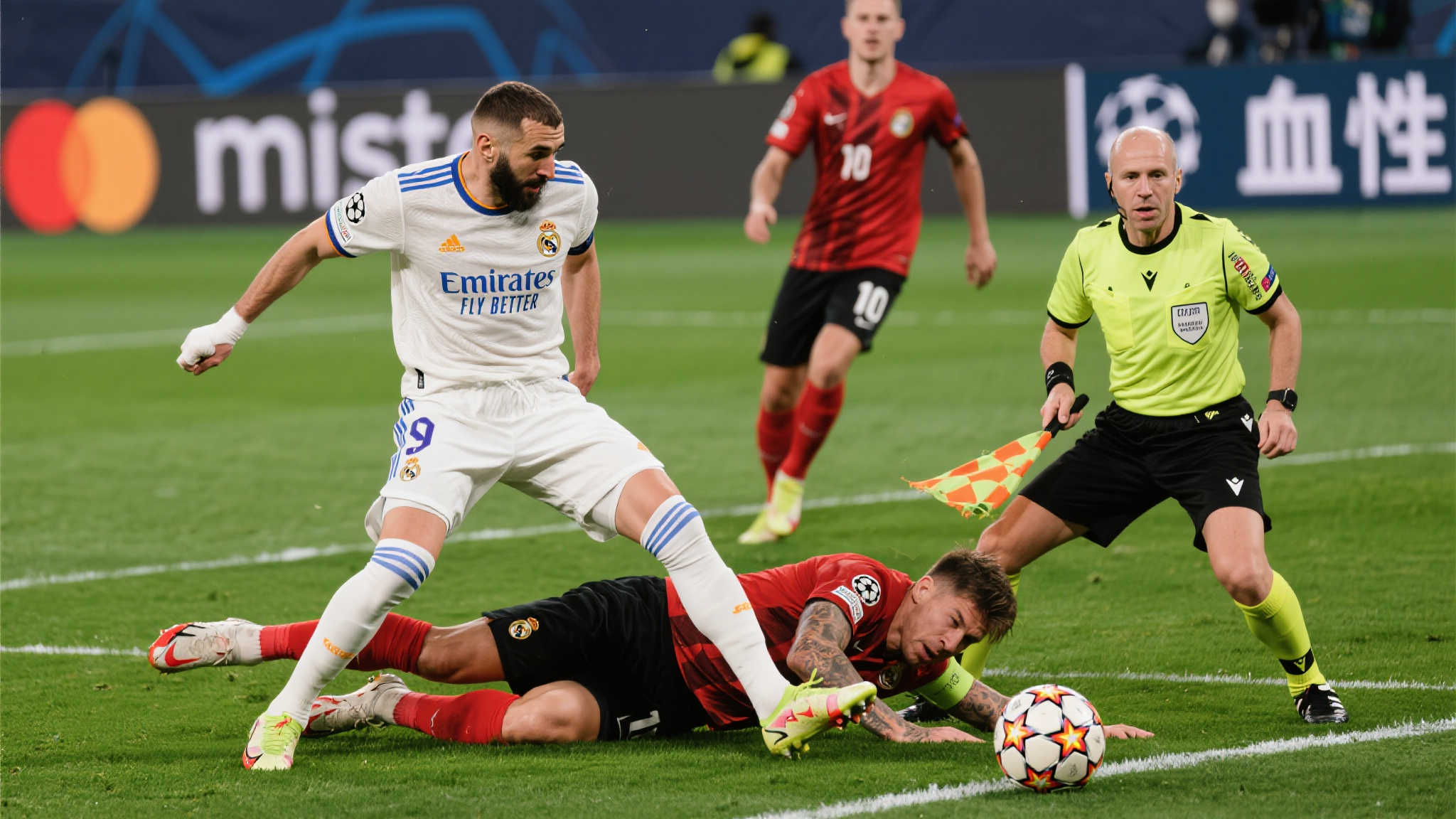 皇马以少打多勇战90分钟,33岁门神力挽狂澜助球队登顶 皇马以少打多勇战90分钟,33岁门神力挽狂澜助球队登顶